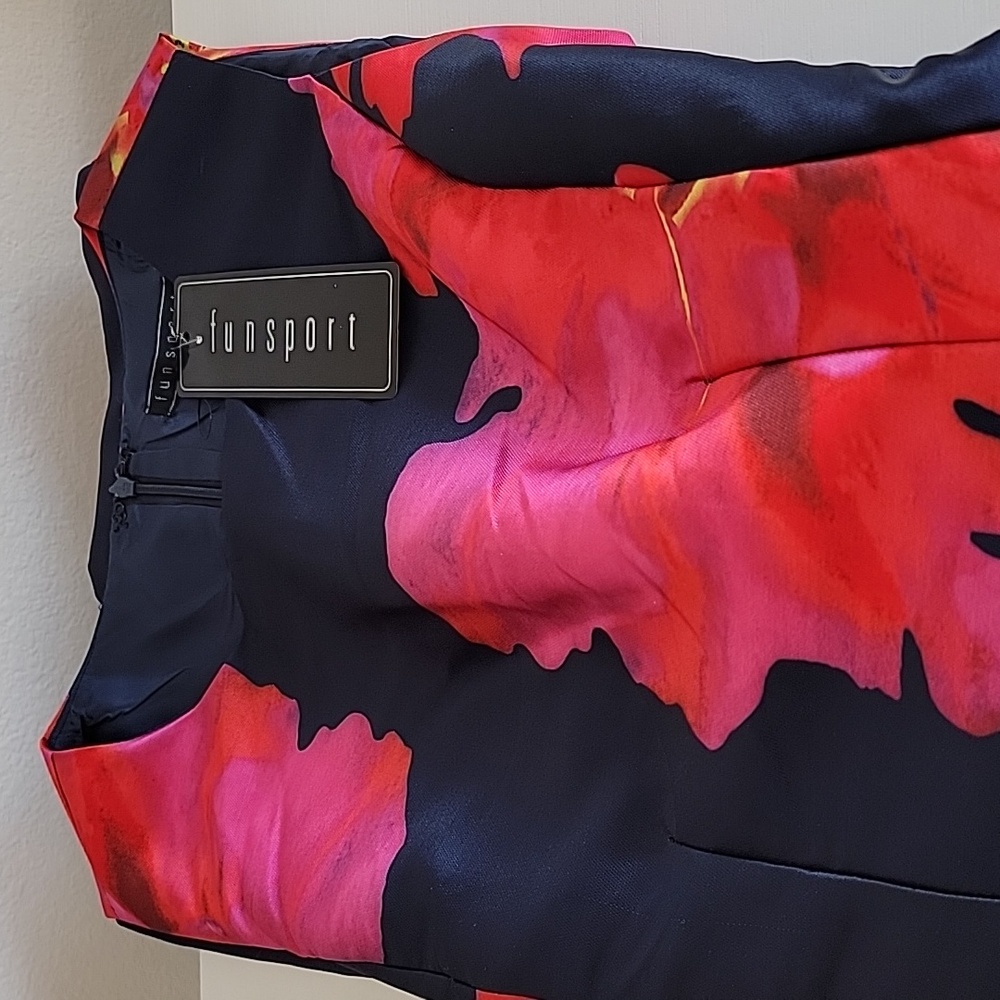 NWT FUNSPORT Fit and Flare Dress. Size Medium. NAVY/PINK. - Picture 5 of 5